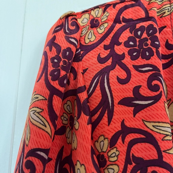 🇨🇦 Love Not Fear silk wrap blouse s/m - Picture 4 of 9